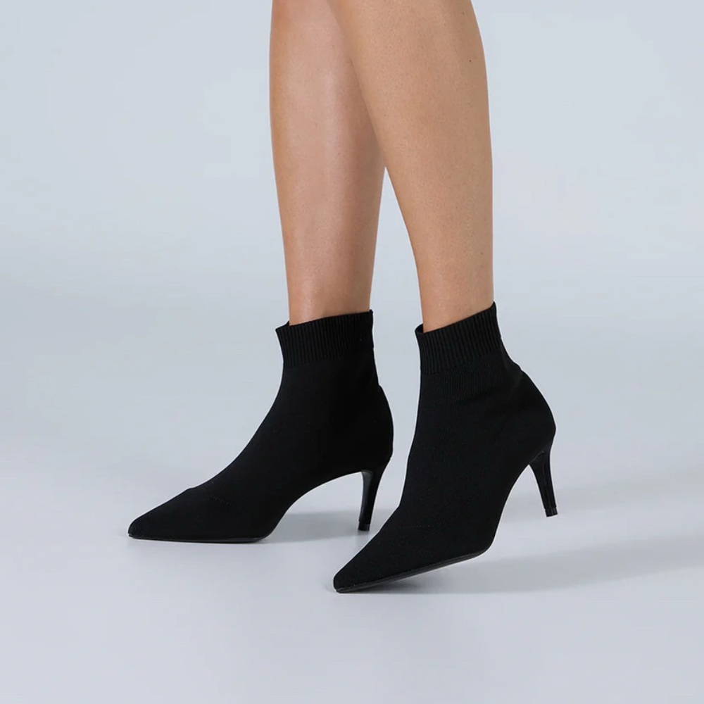 NWOT Tony Bianco “Gwen” Black Sock Booties! Size 7, heel is 2.5in (6.5cm)